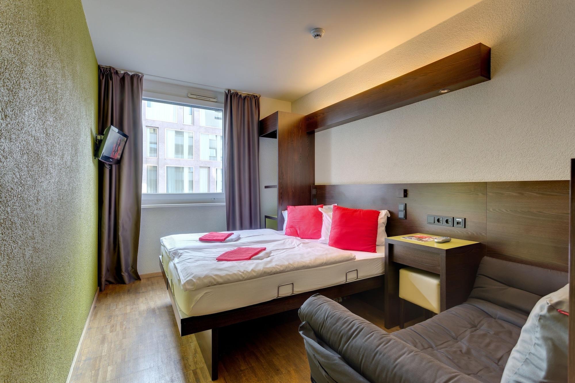 Meininger Hotel Berlin Hauptbahnhof Εξωτερικό φωτογραφία